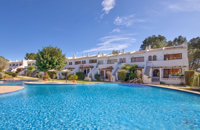Lovely apartment for 3 people with WIFI, pool, TV, terrace and parking