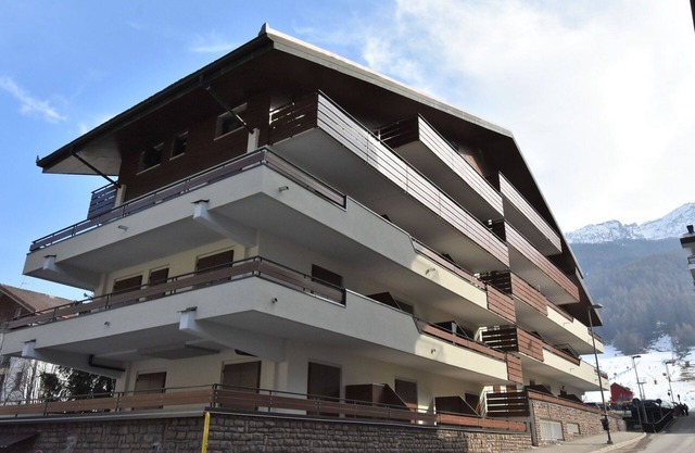 Lovely apartment for 5 guests with WIFI, TV, terrace and parking