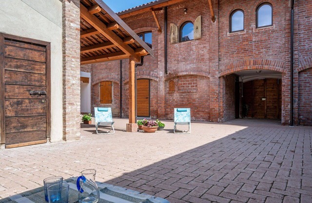 Lovely apartment for 6 people with WIFI, TV, pets allowed and parking