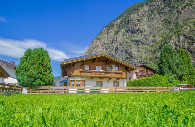 Lovely apartment for 4 guests with WIFI, TV, balcony and parking