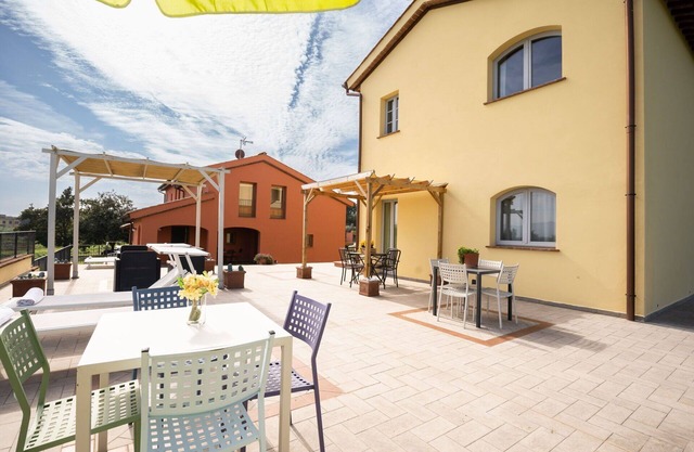 Lovely apartment in villa for 5 guests with pool, WIFI, A/C, TV and patio