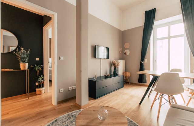 *Lovely Boho* 2-room apartment with mini-kitchen and balcony - Luga Homes -