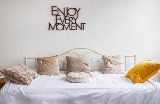 Lovely & Bright 2BR City Centre Nr High St by Everhome Ltd