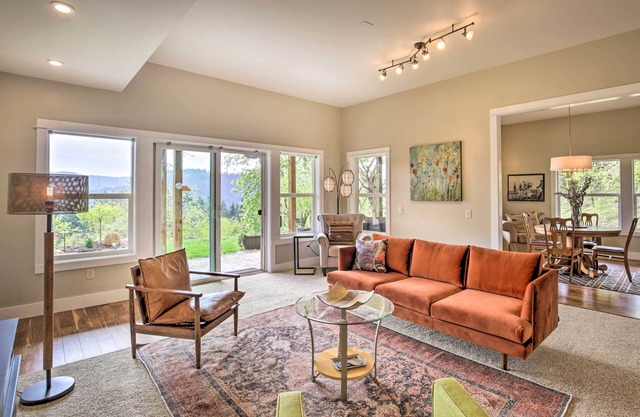 Lovely Canyon View Apartment w/Patio & Yard