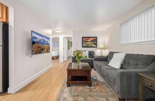 Lovely Cheesman Park apt on tree lined street