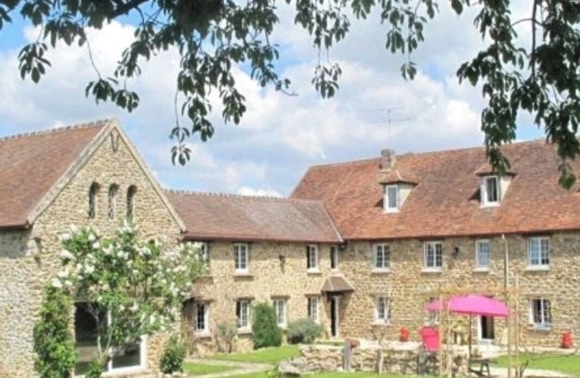 Lovely cottage for 15 country chic décoration quiet place to discover asap!
