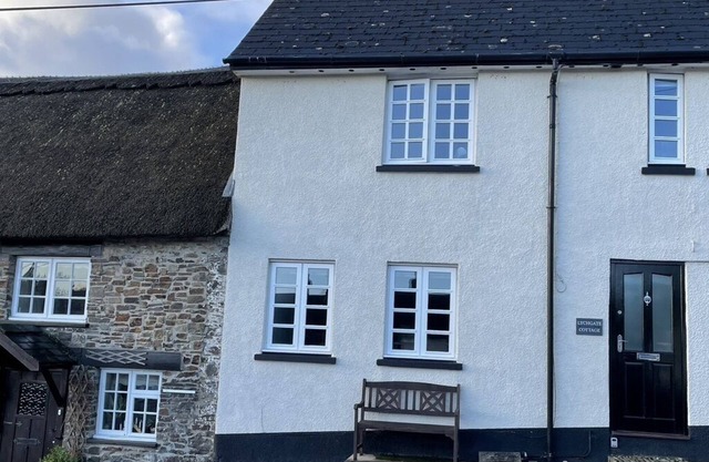 Lovely cottage on the beautiful village square of Chittlehampton