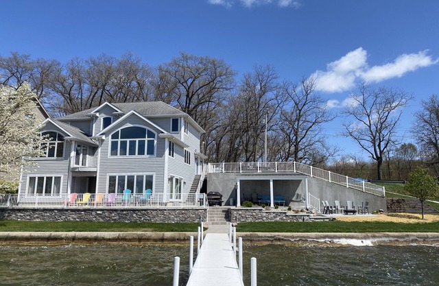 Lovely, family friendly, 4000 sq ft lake front home, close to Pokagon.