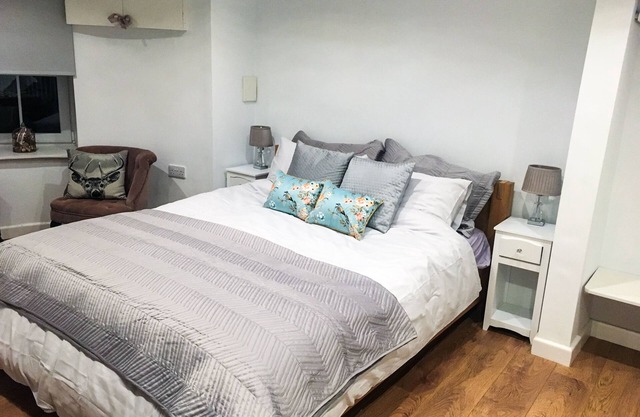 Lovely Garden Apartment with bay views and easy access to South Lakeland