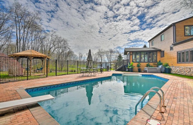 Lovely Highland Home with Pool and Hot Tub!