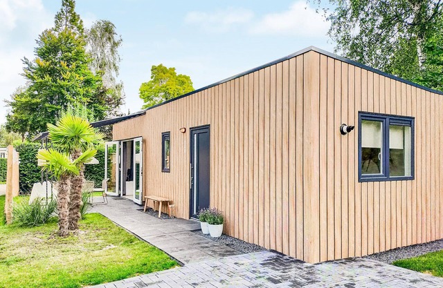 Lovely home in Heinkenszand with WiFi