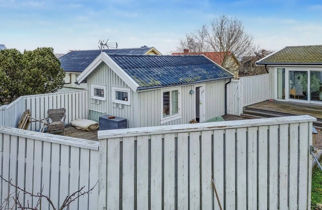 Lovely home in Hönö with harbor view