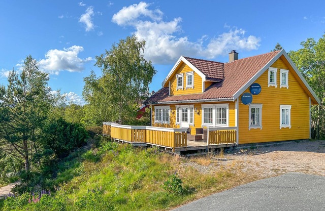 Lovely home in Lindesnes with sauna