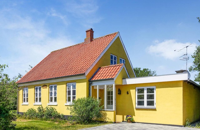 Lovely home in Nexø with WiFi