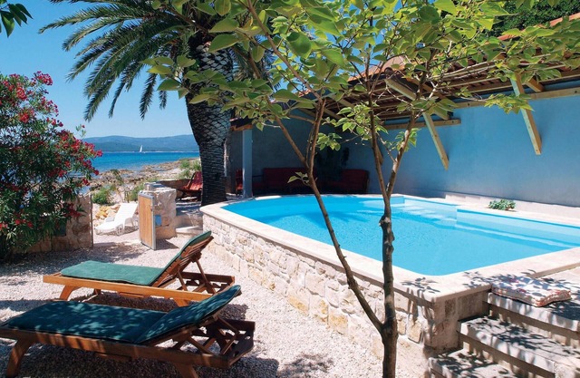 Lovely home in Orebic