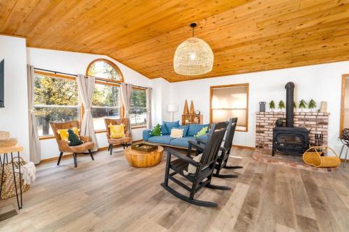 Lovely Home in Pollock Pines with Hot Tub