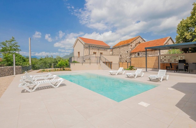 Lovely home in Vrgorac with WiFi