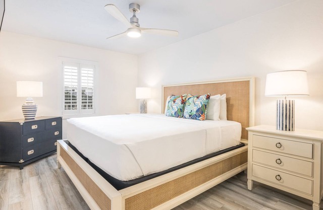 Lovely Island Escape! Onsite Pools, Waterslides. Close to the Beach!
