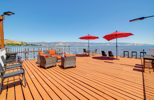 Lovely Lakeport Retreat w/Smart TV: Walk to Pier!