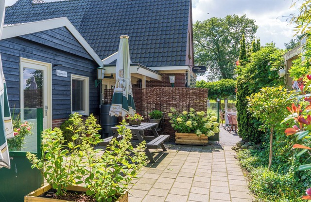 Lovely new flat with garden and conservatory