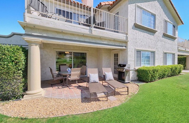 Lovely Palm Desert Charmer