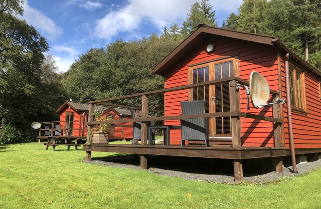 Lovely Riverside Lodge for two, by romantic Pucks Glen in the Argyll Forest Park