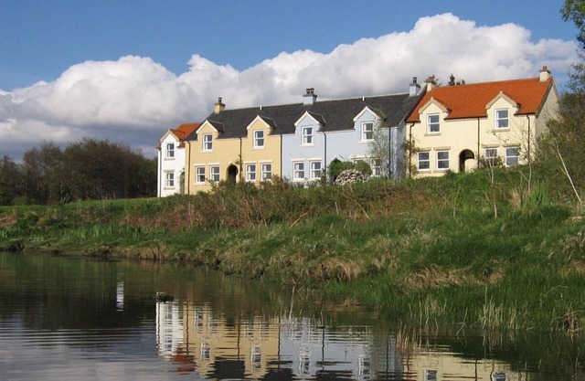Lovely Waterfront Cottage With Stunning sea Views and log Fire