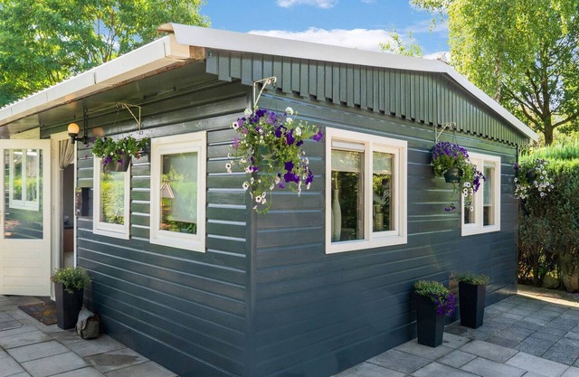 Lovely Wooden Chalet with garden in Reutum