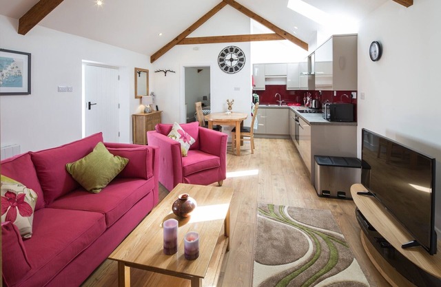 Lovingly converted 1st floor Victorian corn store near coast perfect for couples