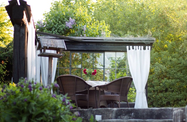 Lovingly furnished, cozy cottage in country style.