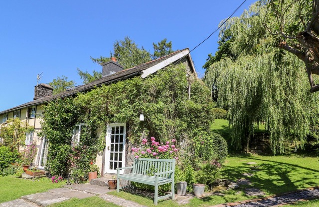 LOWER DOLGENAU- THE COTTAGE, pet friendly in Llanidloes
