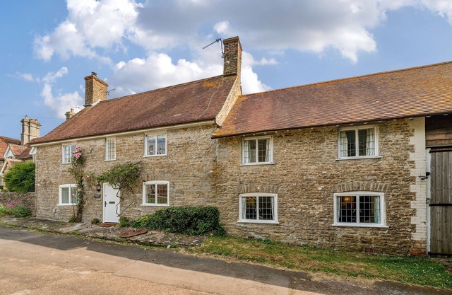 Lower Farm Cottage - sleeps 4 guests in 2 bedrooms