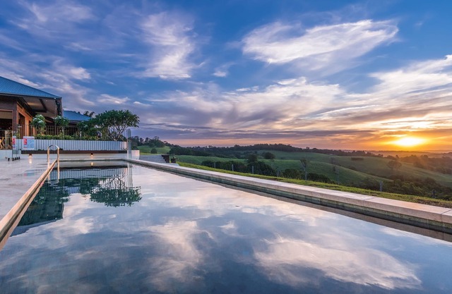 Luana Estates - Hawaiian opulence & views