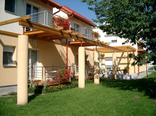 Luca Apartments