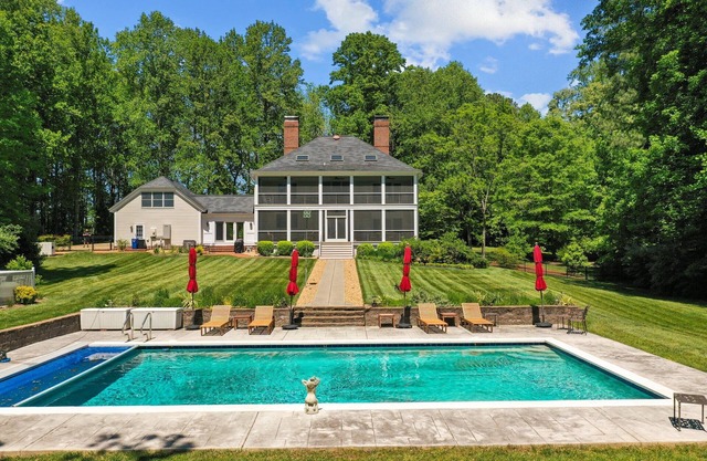 Lucky Dog River House - Luxury 4 Bedroom/4.5 Bath - Guest Suite, Pool & Dock