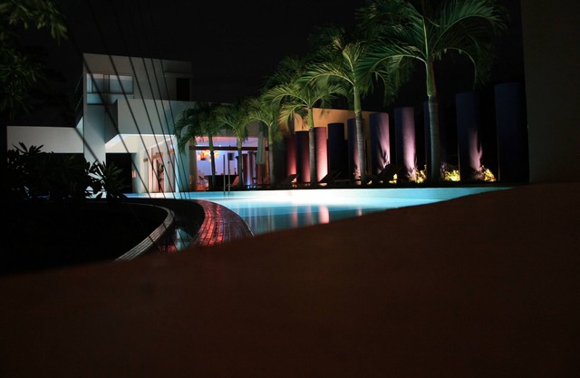 LUNATICAlounge . let us take your breath away!