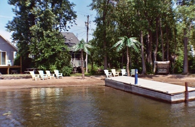 Lure Cottage, Right on the beech. Palm Trees, Free Motor Boat.