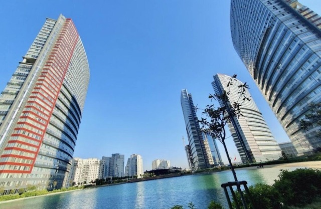 Lux 1+1 in secured complex