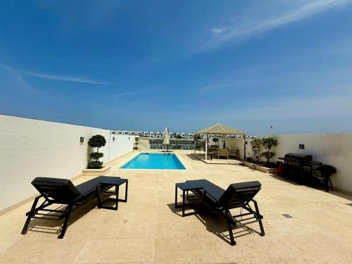 Lux 4 with Assistance room with Pool and Sea View