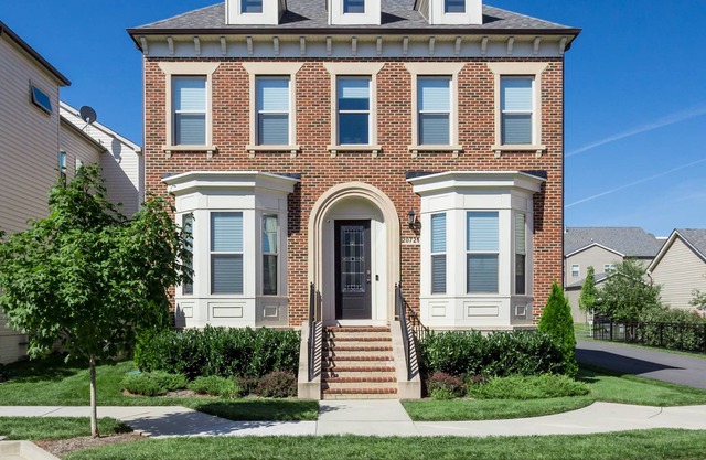 Lux 5BD - Theater, Gym, Game Room, Parking & more!