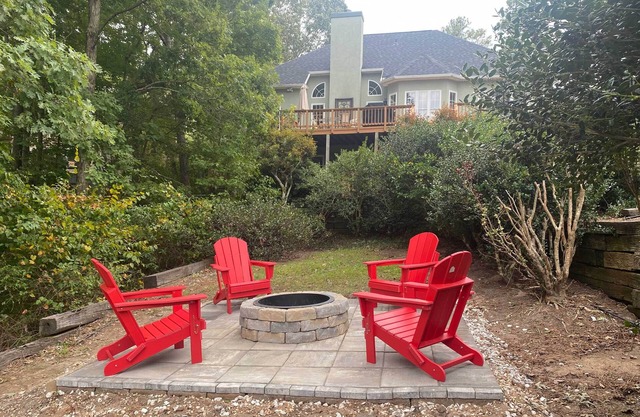 Luxe Lake House w/Pool & Dock on Deep Water Cove!
