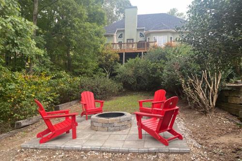 Luxe Lake House with Pool and Dock on Deep Water Cove!