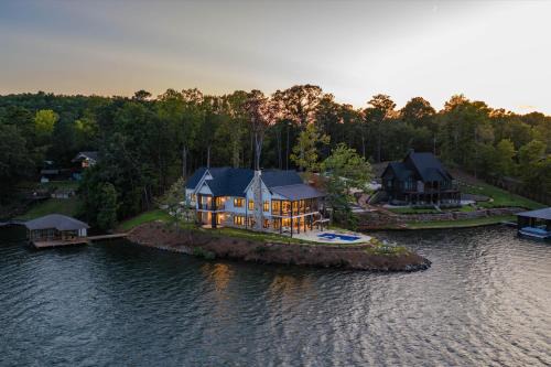 Luxe Lake Martin Home Pool Hot Tub Boat Dock