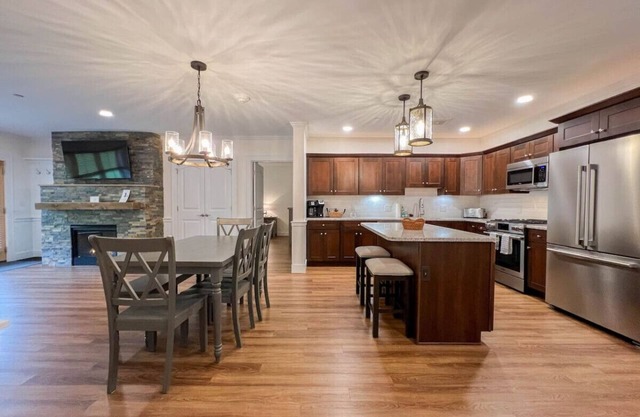 Luxe Ski In/Out | Pool, Hot tub, Hiking, N. Conway