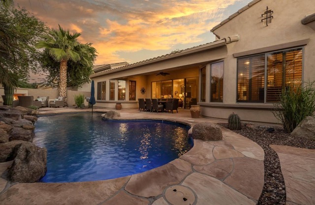 Luxe Southwest Villa: Heated Pool + Pool Table