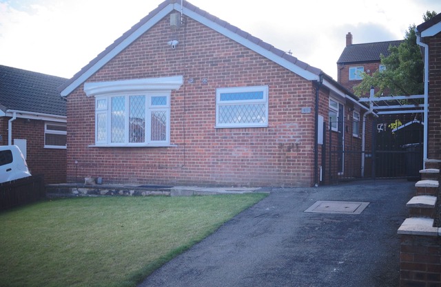 Luxurious 2-Bed Bungalow, modern and beautiful tiered gardens with scenic views