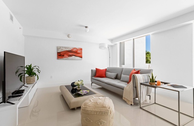 Luxurious 2BR 3BA Apt | Bay Harbor Islands Family-Friendly Stay with Rooftop
