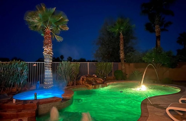 Luxurious 3000sq Ft 4 Bdr House with Private Pool and Hot Tub