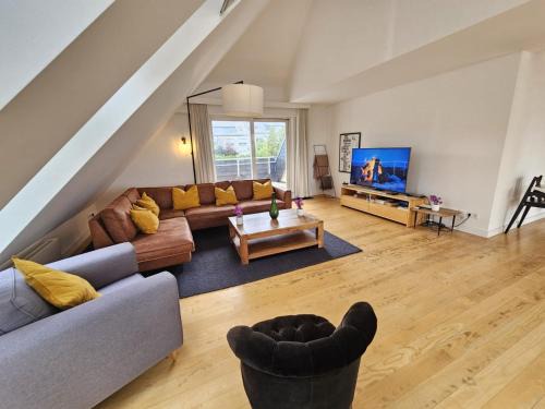 Luxurious 3BR Penthouse w terrace&parking