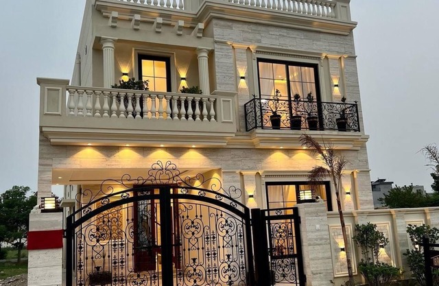 Luxurious 5-bedroom villa with fitness room, WiFi in fabulous Madinah